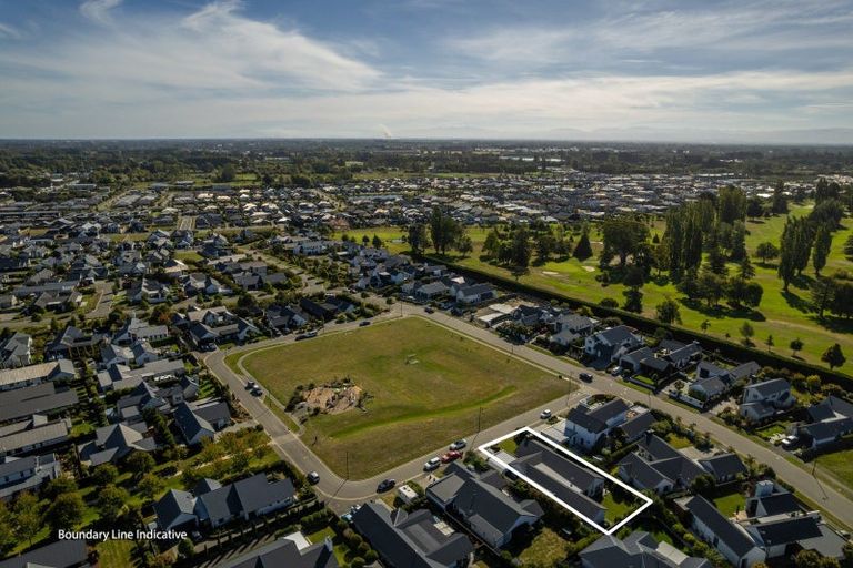 Photo of property in 26 Waitikiri Square, Parklands, Christchurch, 8083
