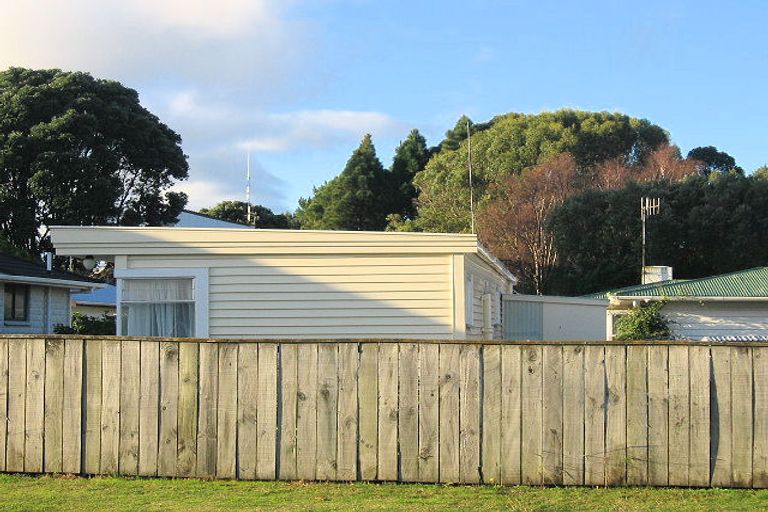 Photo of property in 12 Hardham Avenue, Paraparaumu, 5032