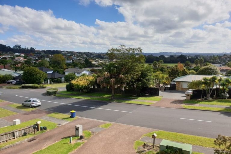 Photo of property in 16 Goldfinch Rise, Unsworth Heights, Auckland, 0632