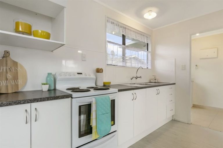 Photo of property in 2/61 Redcrest Avenue, Red Hill, Papakura, 2110