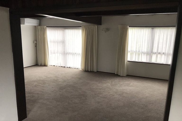 Photo of property in 2/5 Kegworth Place, Browns Bay, Auckland, 0630