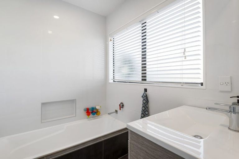 Photo of property in 9 Glendawn Place, Bayview, Auckland, 0629