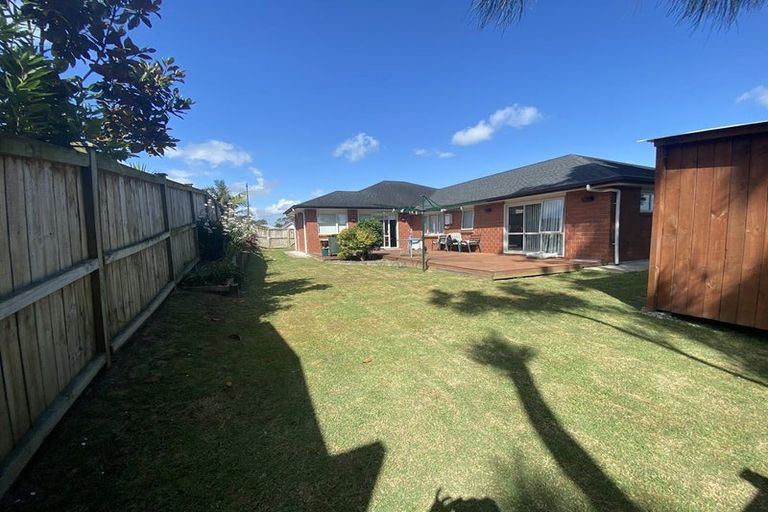 Photo of property in 5 Kilmacrennan Drive, Rosehill, Papakura, 2113