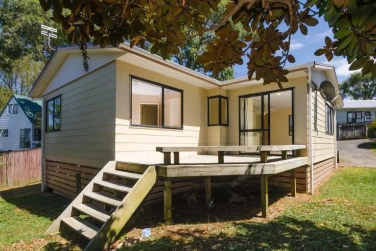 Photo of property in 10a Elizabeth Drive, West Harbour, Auckland, 0618