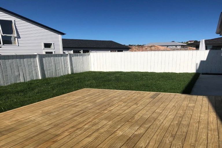 Photo of property in 12 Surf View Crescent, Red Beach, 0932