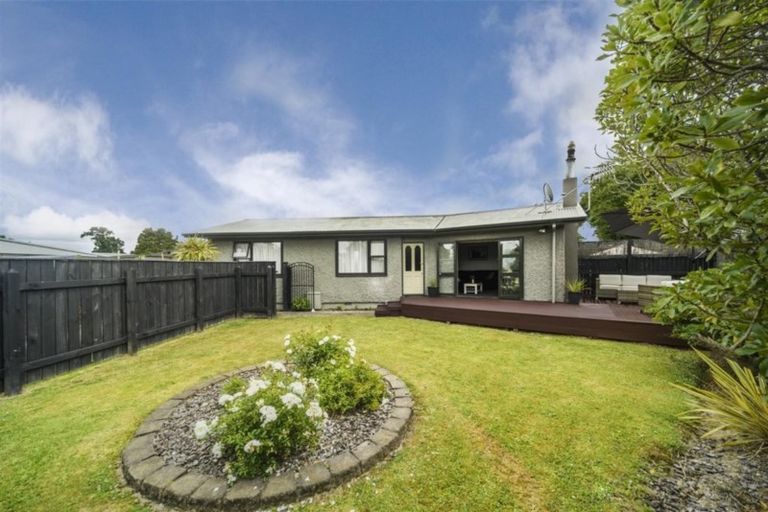 Photo of property in 2 Pukatea Place, Milson, Palmerston North, 4414