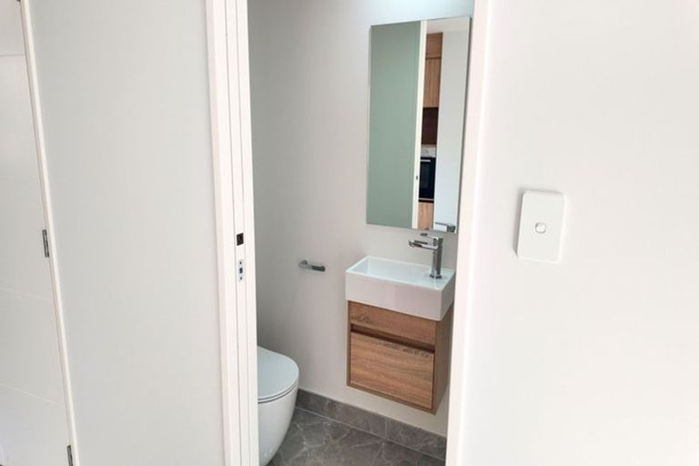 Photo of property in 44b Cyclarama Crescent, Massey, Auckland, 0614