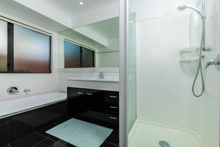 Photo of property in 27 Te Wharau Drive, Greenhithe, Auckland, 0632