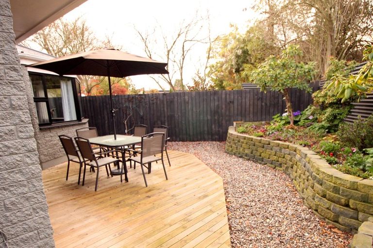 Photo of property in 17 Hawthornden Road, Avonhead, Christchurch, 8042