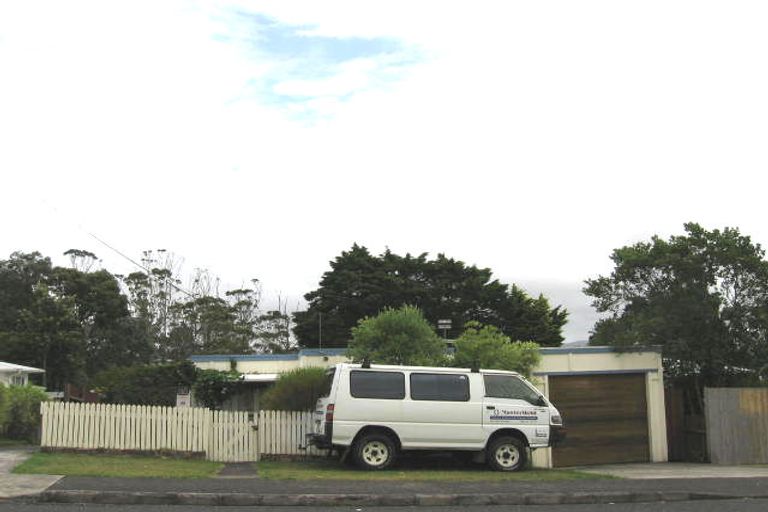 Photo of property in 2/55 Awaroa Road, Sunnyvale, Auckland, 0612