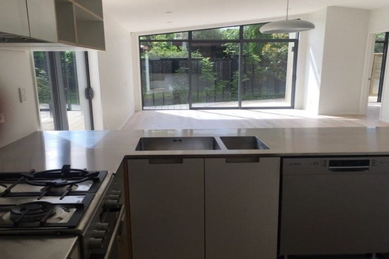 Photo of property in 6a Riviera Place, Hauraki, Auckland, 0622