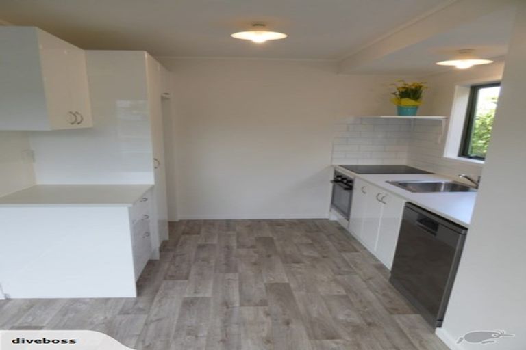 Photo of property in 12a Seaton Road, Murrays Bay, Auckland, 0630