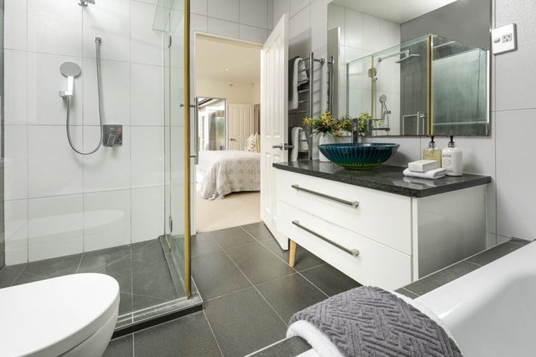 Photo of property in 6 Mural Place, Greenhithe, Auckland, 0632