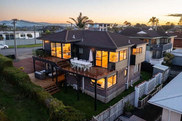 Photo of property in 2/30 Firth Road, Torbay, Auckland, 0630