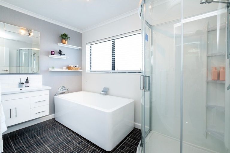 Photo of property in 105 James Cook Street, Havelock North, 4130