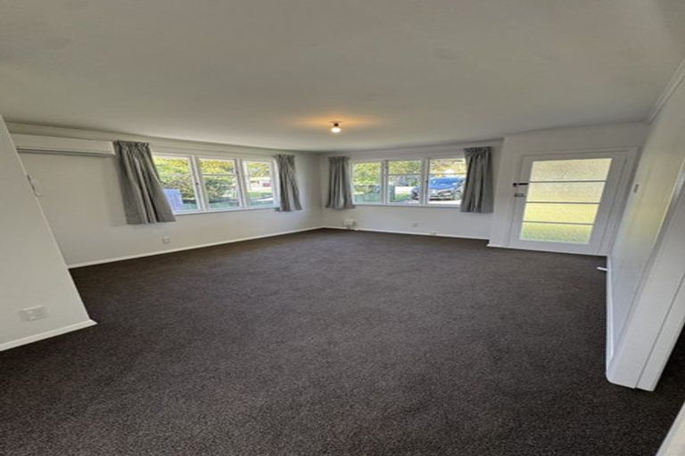 Photo of property in 1/1123 Fergusson Drive, Clouston Park, Upper Hutt, 5018
