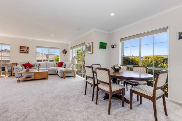 Photo of property in 88 Buscomb Avenue, Henderson, Auckland, 0610