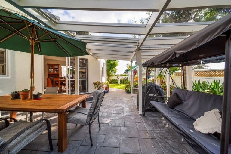 Photo of property in 12 Shelter Grove, Frankleigh Park, New Plymouth, 4310