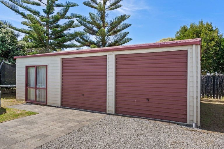 Photo of property in 16 Moki Place, Ruakaka, 0116