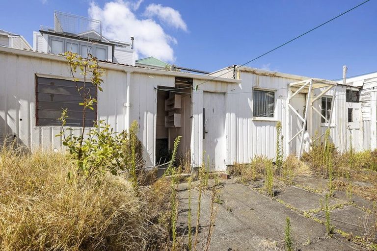 Photo of property in 2 Prince Street, Mount Victoria, Wellington, 6011