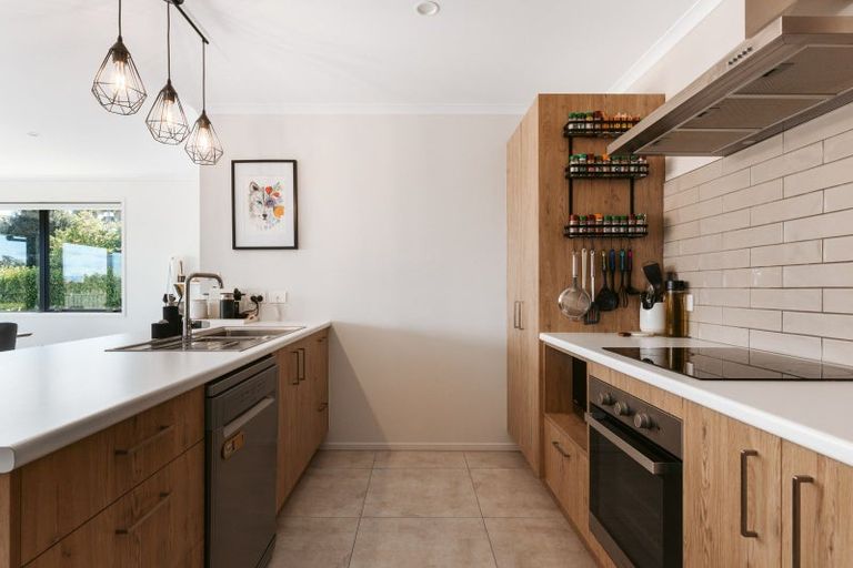 Photo of property in 15 Godwit Lane, Welcome Bay, Tauranga, 3112