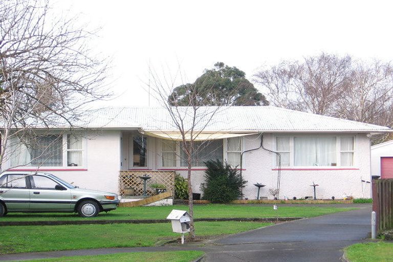 Photo of property in 27 Mokau Place, Terrace End, Palmerston North, 4410