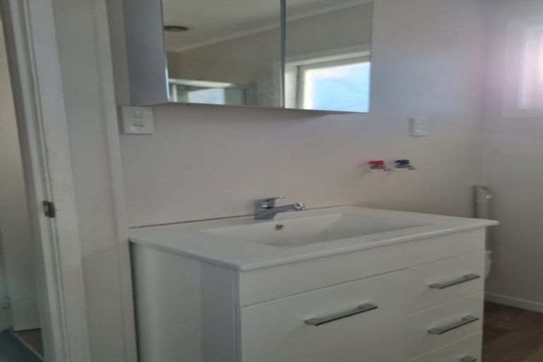 Photo of property in 16 Okareka Place, Pakuranga Heights, Auckland, 2010