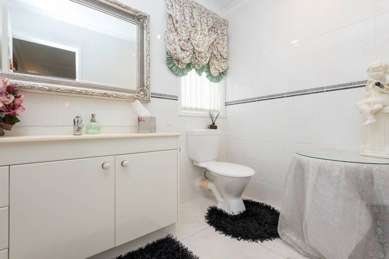 Photo of property in 16 Casabella Court, Northpark, Auckland, 2013