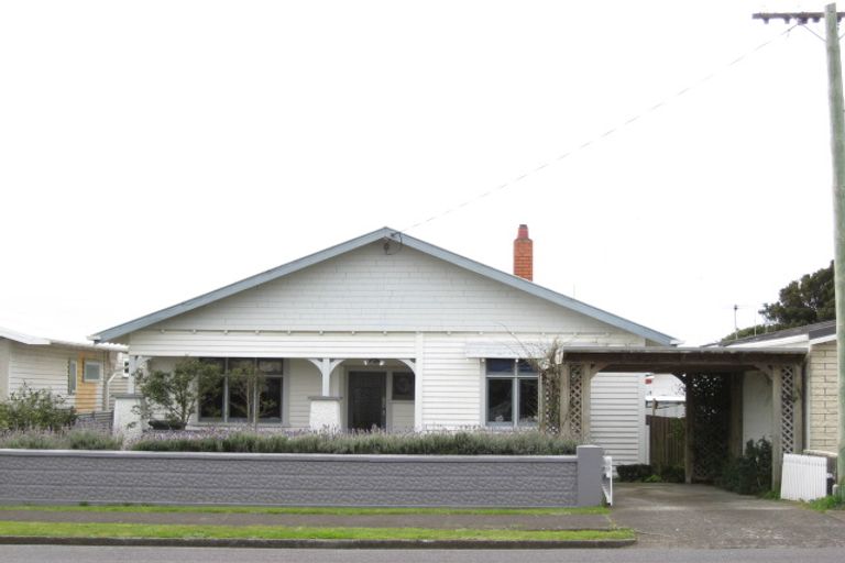 Photo of property in 17 Karamu Street, Strandon, New Plymouth, 4312