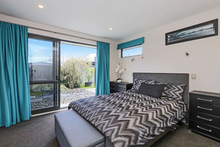 Photo of property in 2 Whittaker Place, Havelock North, 4130