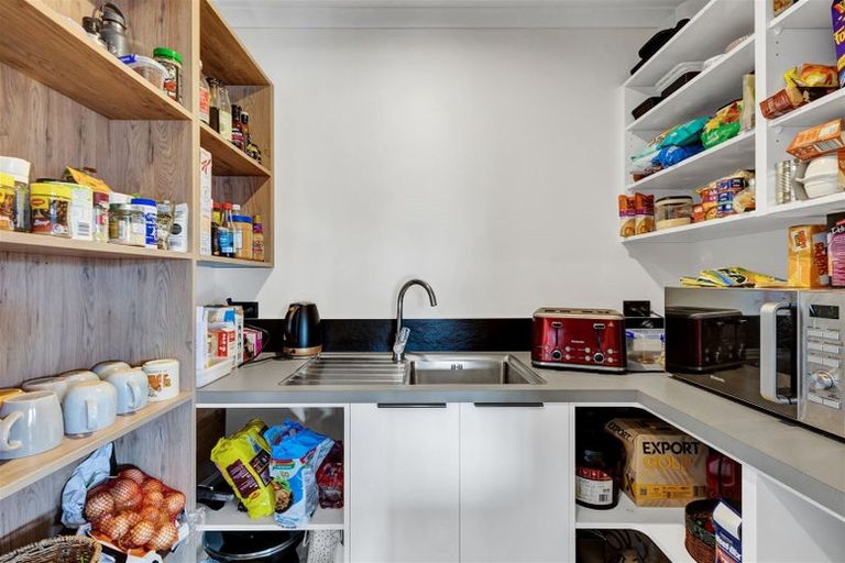 Photo of property in 15 Frederick Place, Whalers Gate, New Plymouth, 4310