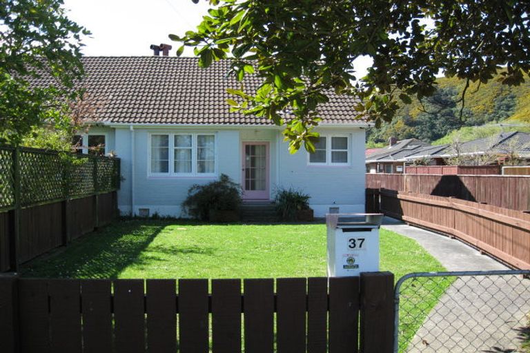 Photo of property in 37 Birdwood Road, Waterloo, Lower Hutt, 5011