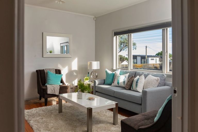 Photo of property in 4040 Great North Road, Glen Eden, Auckland, 0602