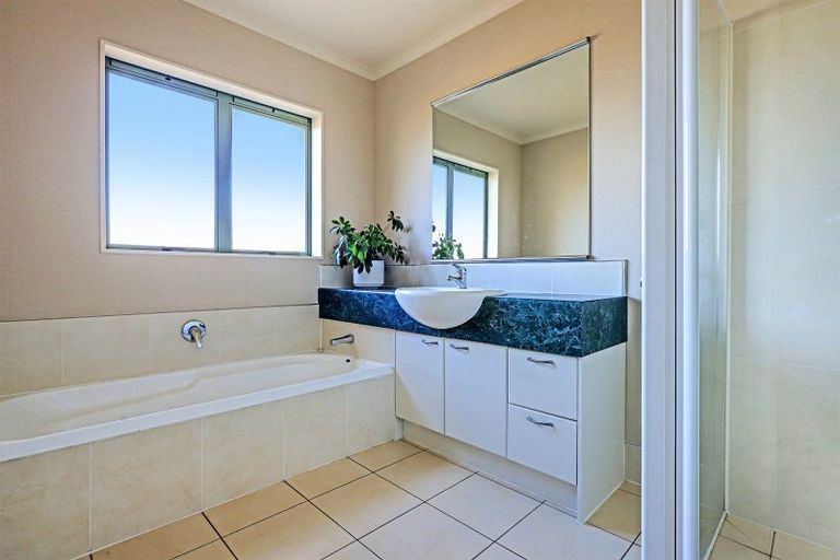 Photo of property in 12 Pinotage Drive, Greenmeadows, Napier, 4112