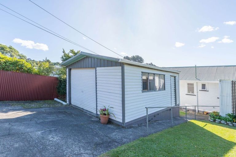Photo of property in 6 Kaitawa Crescent, Paraparaumu, 5032