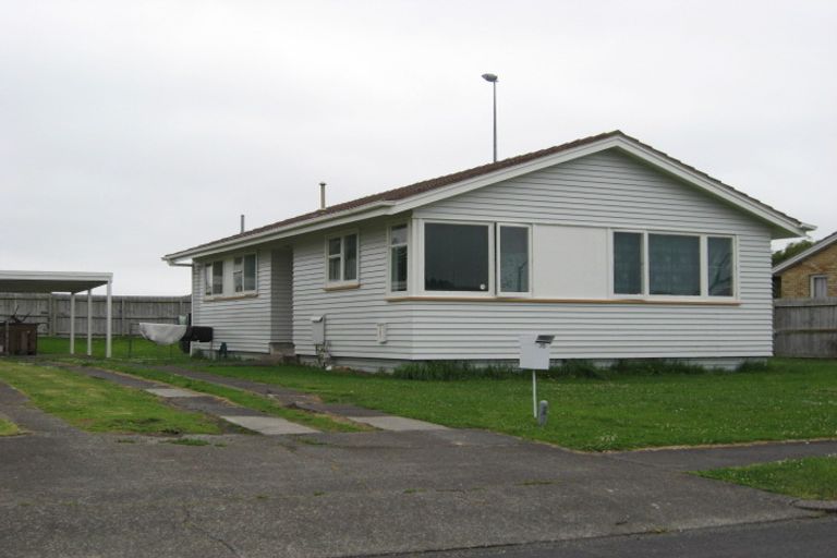 Photo of property in 35 Watchfield Close, Mangere, Auckland, 2022