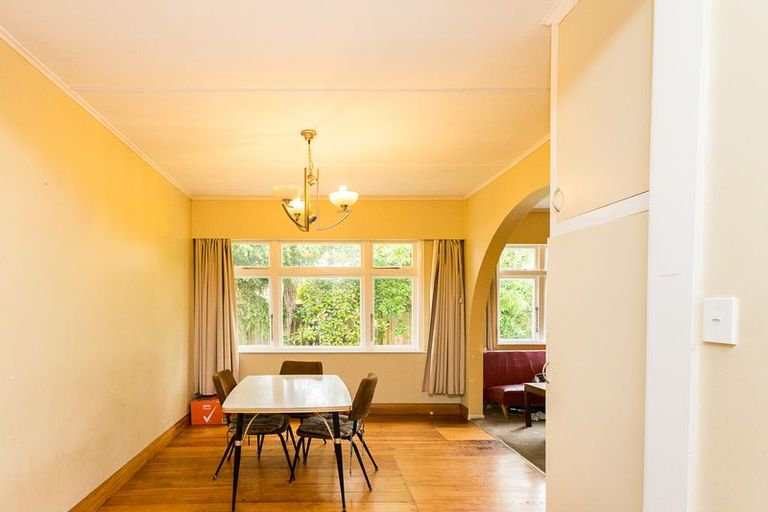 Photo of property in 46 Featherston Street, Takaro, Palmerston North, 4412