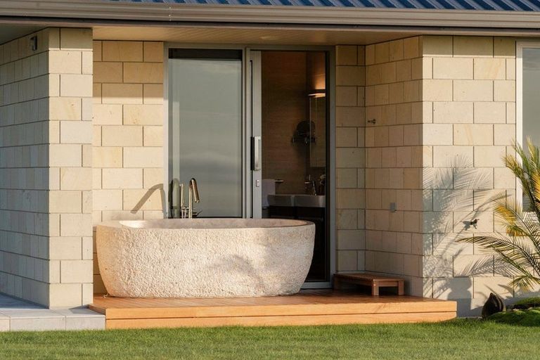 Photo of property in 185 Eskridge Drive, Eskdale, Napier, 4182