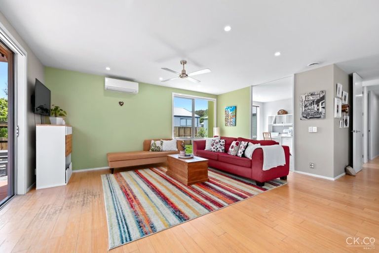 Photo of property in 22 Otonga Heights, Maungaraki, Lower Hutt, 5010