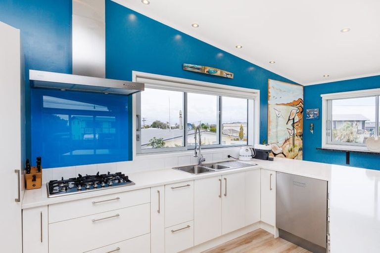 Photo of property in 18 Robbie Street, Foxton Beach, Foxton, 4815