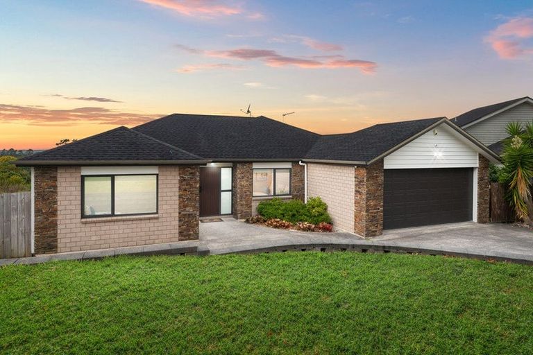 Photo of property in 83 Lake Panorama Drive, Henderson Valley, Auckland, 0612