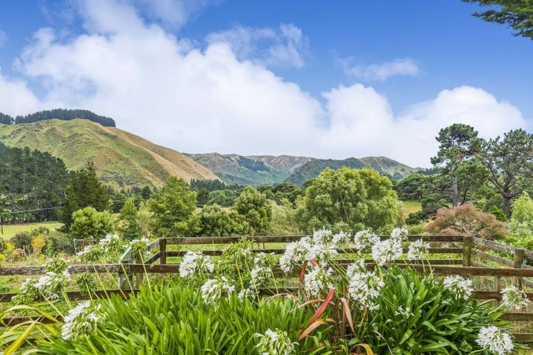 Photo of property in 33 Ratadale Road, Reikorangi, Waikanae, 5391