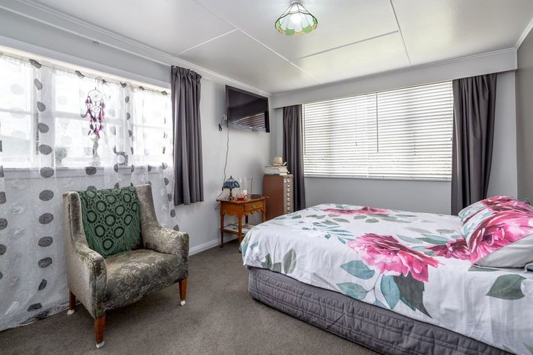 Photo of property in 6 Victoria Street, Carterton, 5713