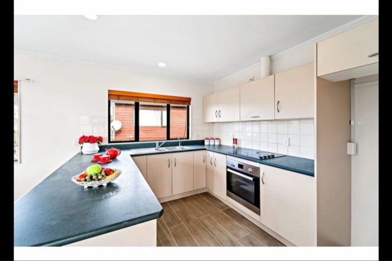 Photo of property in 2/5 Anne Road, Hillcrest, Auckland, 0627