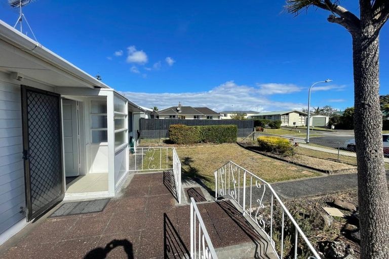 Photo of property in 8 Wyman Place, Pakuranga Heights, Auckland, 2010