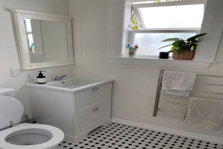 Photo of property in 49 Aurora Terrace, Kelburn, Wellington, 6012