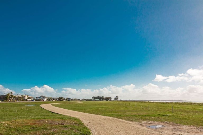 Photo of property in 11 Ngahue Crescent, Carters Beach, Westport, 7825