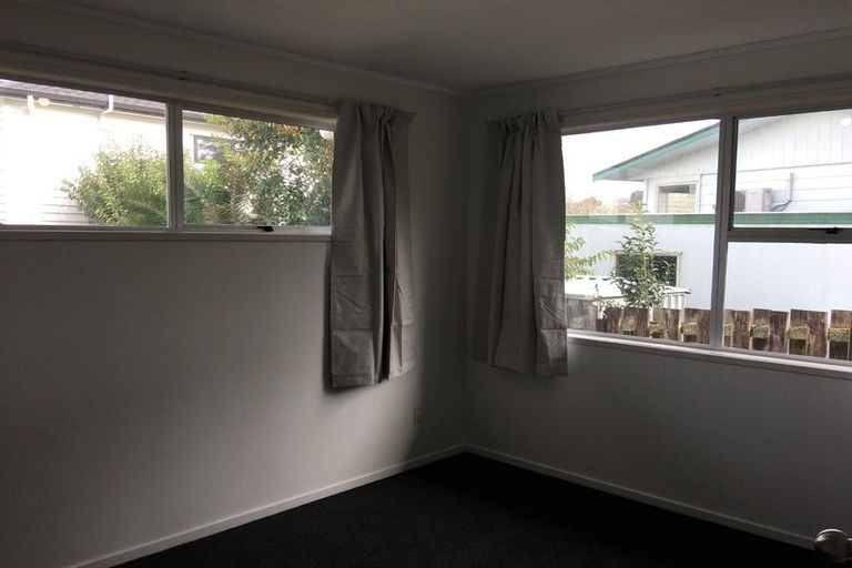 Photo of property in 58 Chilcott Road, Henderson, Auckland, 0612