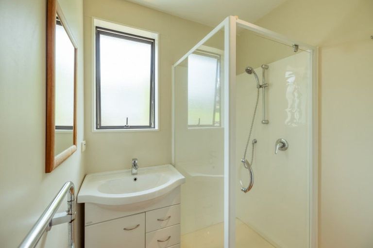 Photo of property in 29 Karaka Street, Helensville, 0800