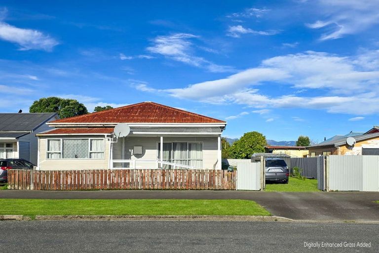 Photo of property in 32 Cobden Street, Westport, 7825